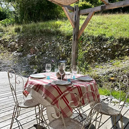 Emmanuel Dom wakacyjny Lées-Athas