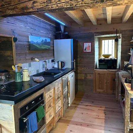 Emmanuel * Lées-Athas