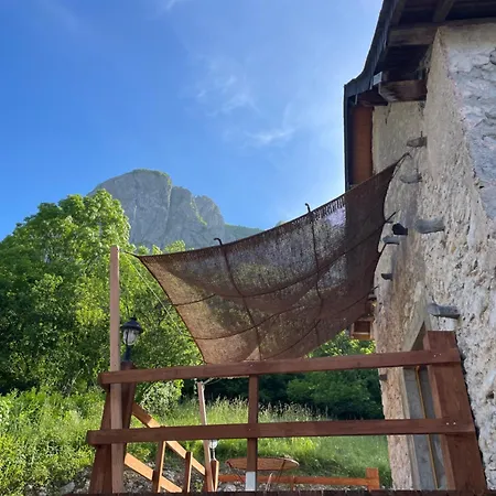 Emmanuel * Lées-Athas