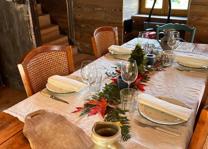 Emmanuel Semesterbostad Lées-Athas