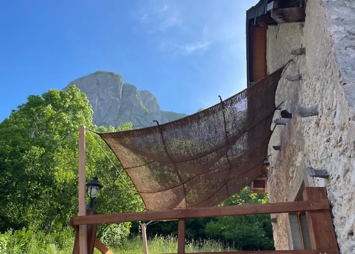 Emmanuel * Lées-Athas